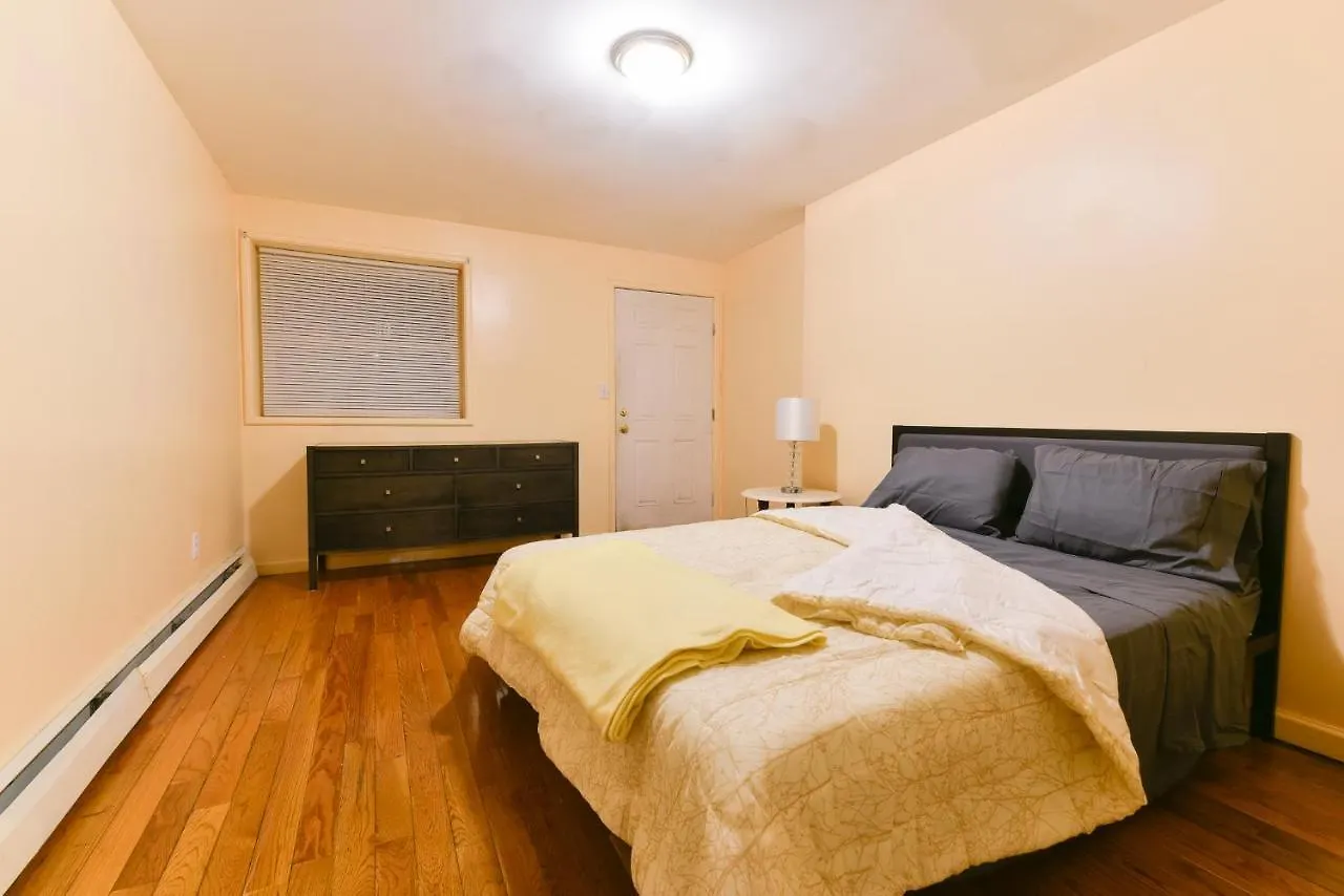 Brooklyn Blue Ridge Manor: Exquisite 4 Bedroom, 2.5 Bathrooms With A Home Appeal New York Apartment